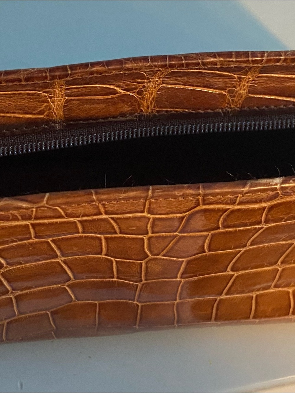Classic Brown Croc-Embossed Leather women’s Zip Pouch or clutch made in Italy - Picture 1 of 4